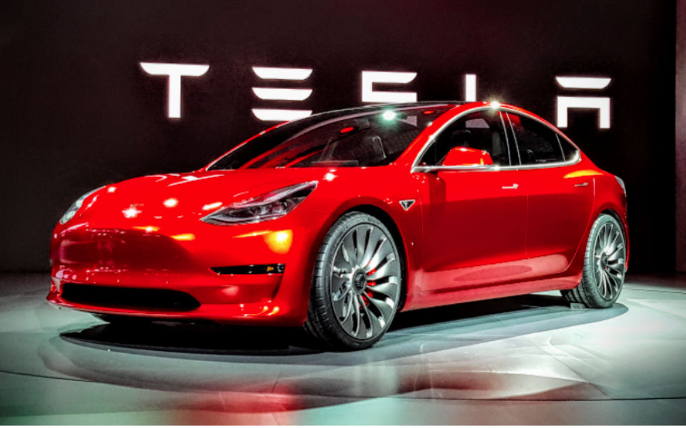 Tesla posts $3.4bn in revenue, aims 5,000 cars a week